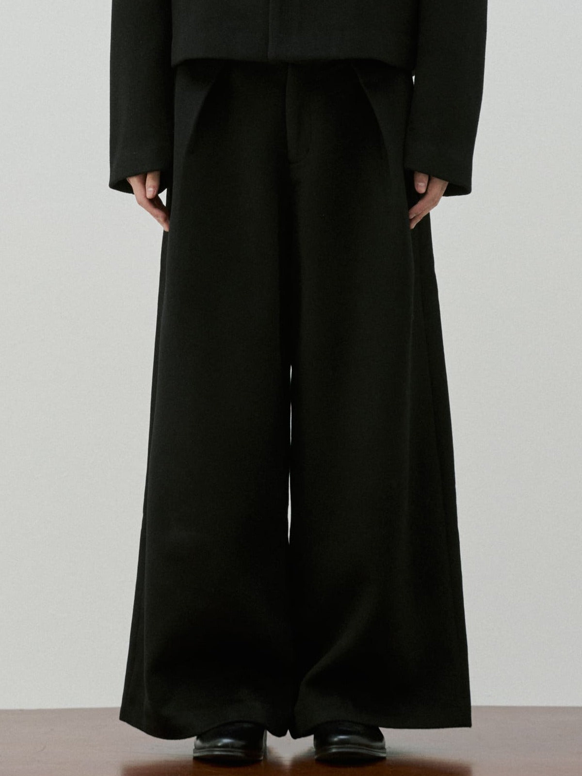 Volume Pleated Wool Trouser